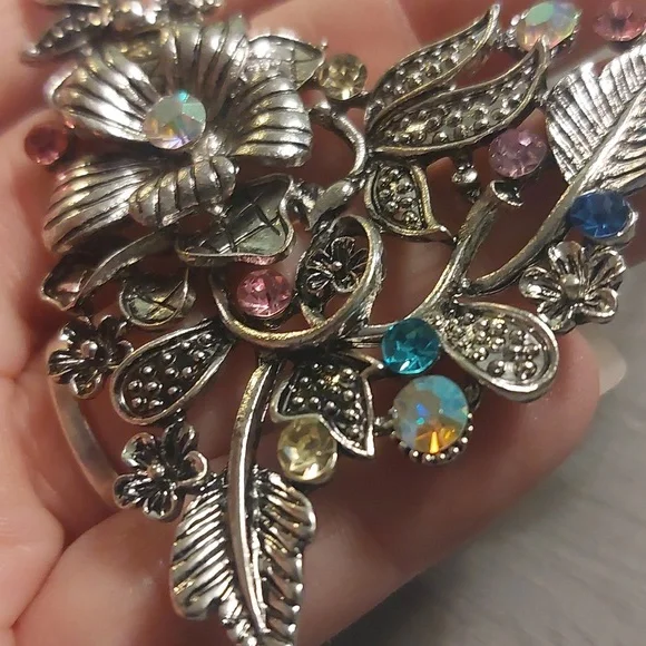 Betsey Johnson Silvertone Floral Multi Color Rhinestone Necklace 18" - Picture 13 of 17